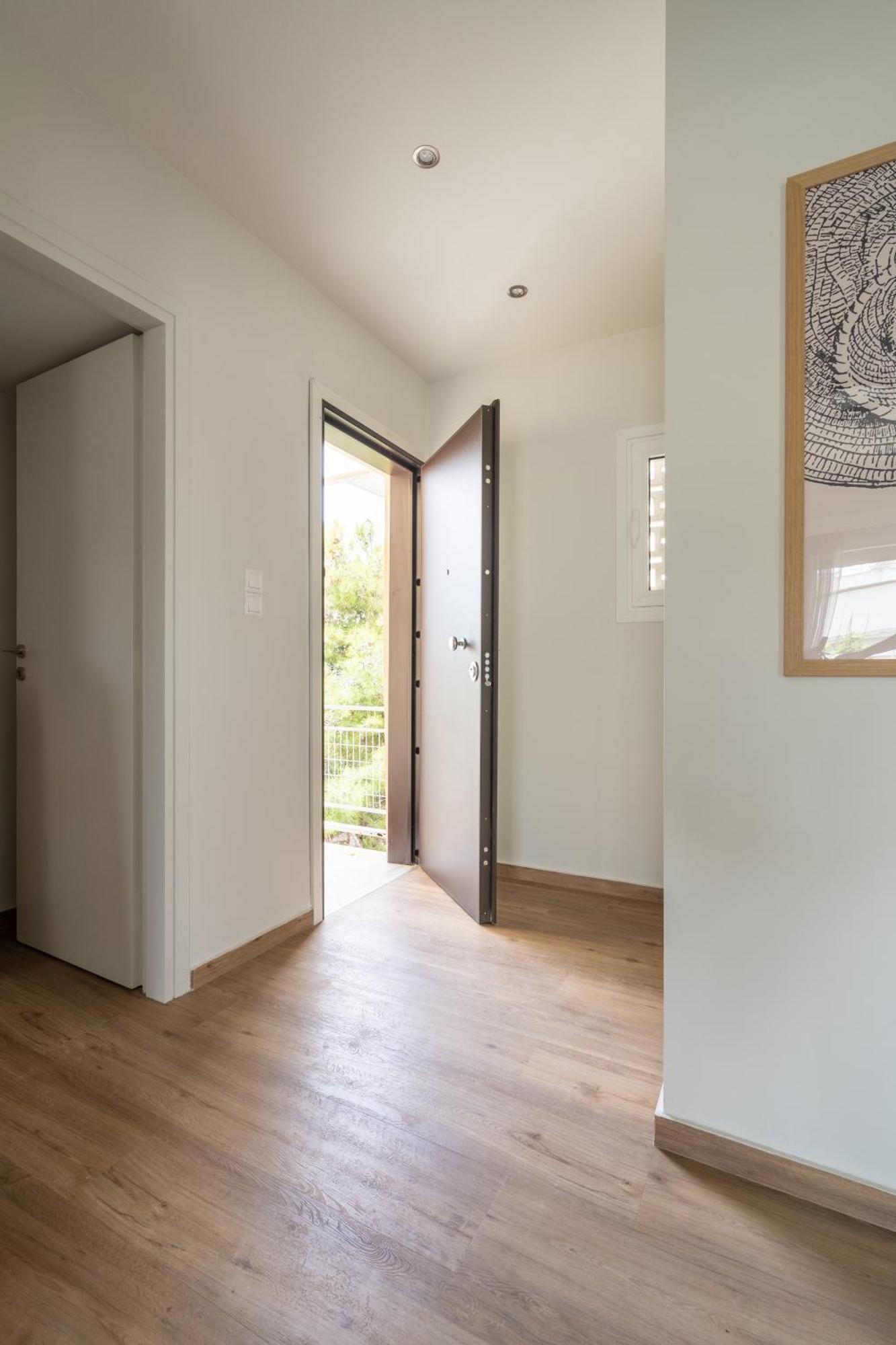Sea View Stylish Penthouse In Varkiza *