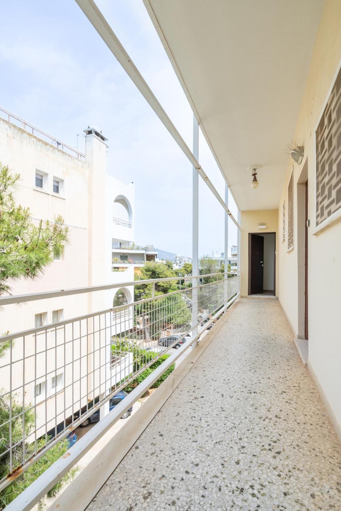 Sea View Stylish Penthouse In Varkiza *