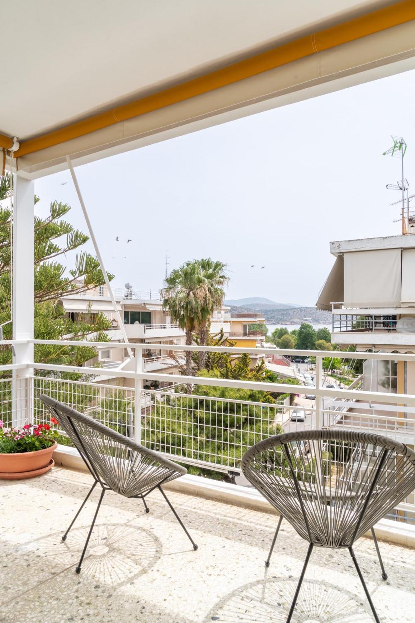 Sea View Stylish Penthouse In Varkiza *