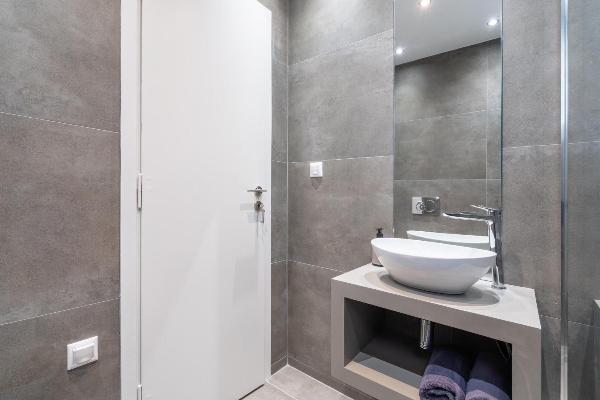 Sea View Stylish Penthouse In Varkiza